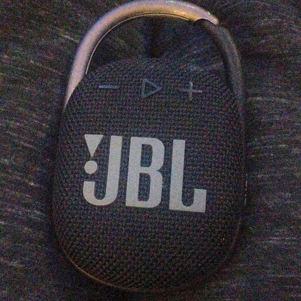 JBL Clip 4